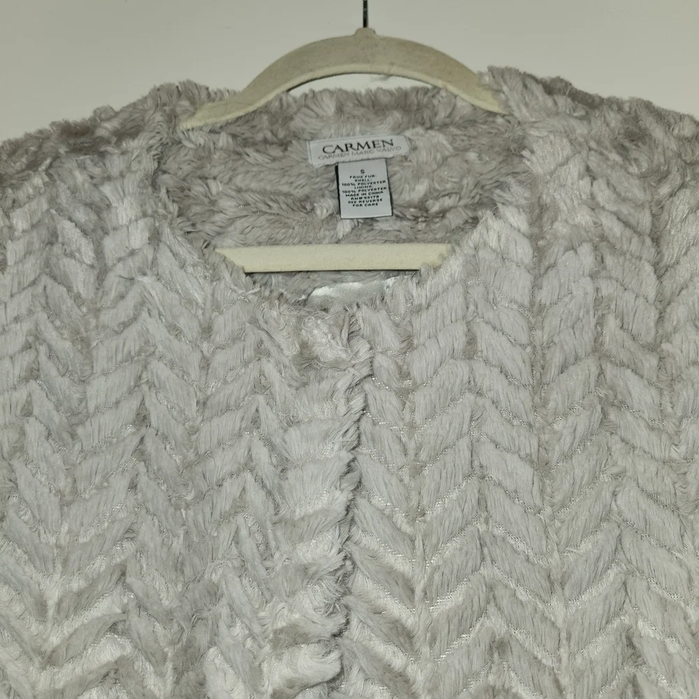 Carmen Marc Valvo Chevron Gray Faux Fur Coat One Snap Front Size S Soft Lined